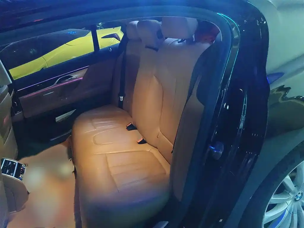 BMW 7 Series 2018 — фото 15