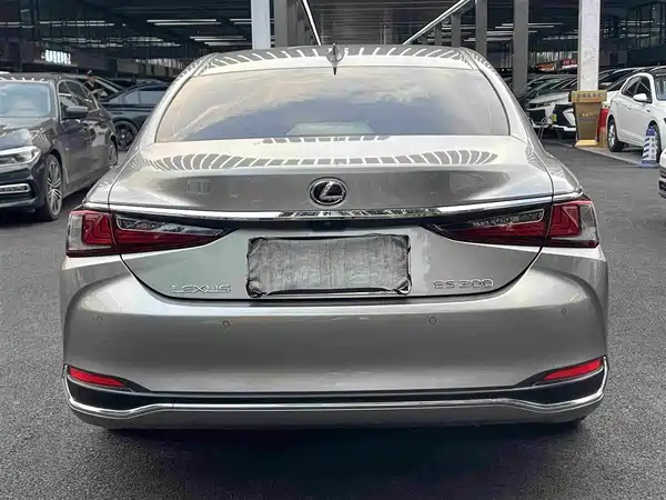 Lexus ES 2024