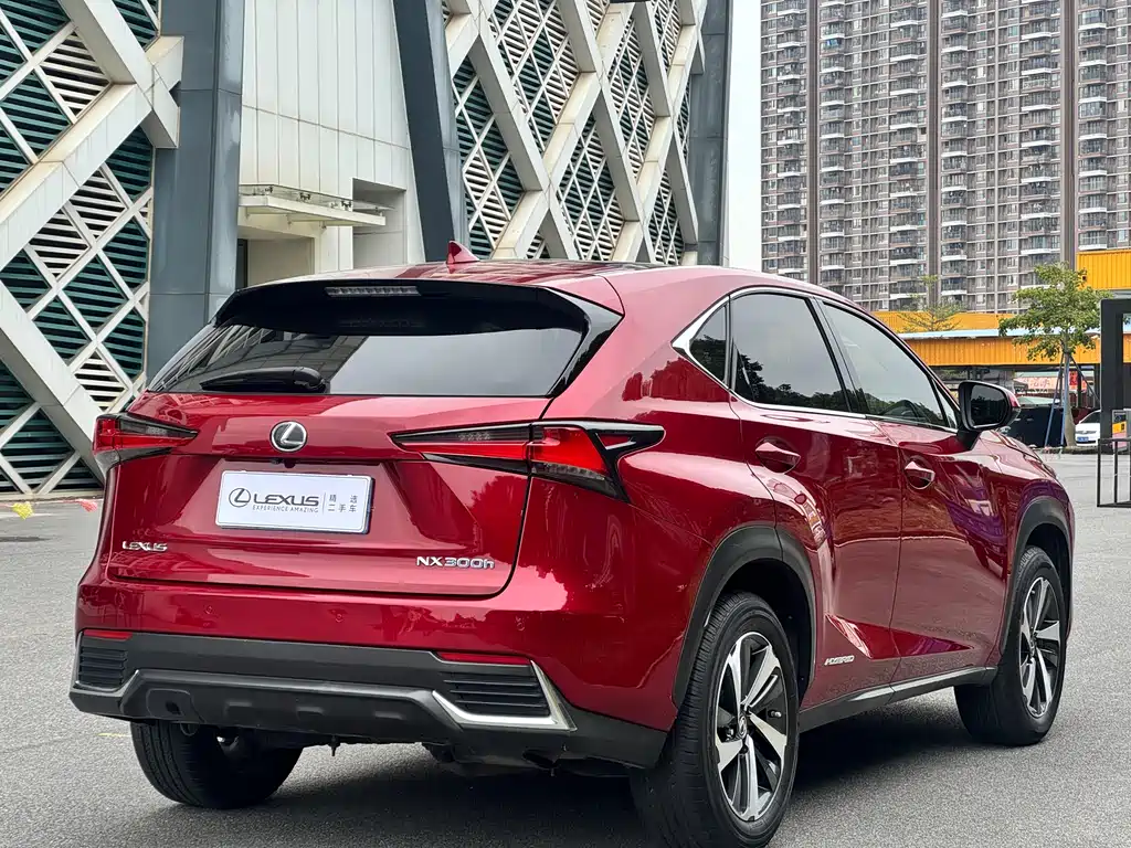 Lexus NX 2018 — фото 12