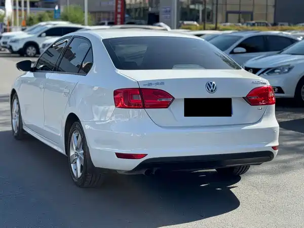 Volkswagen Sagitar 2013