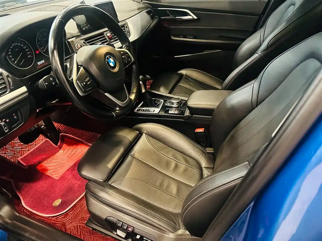 BMW 1 Series 2018 — фото 10