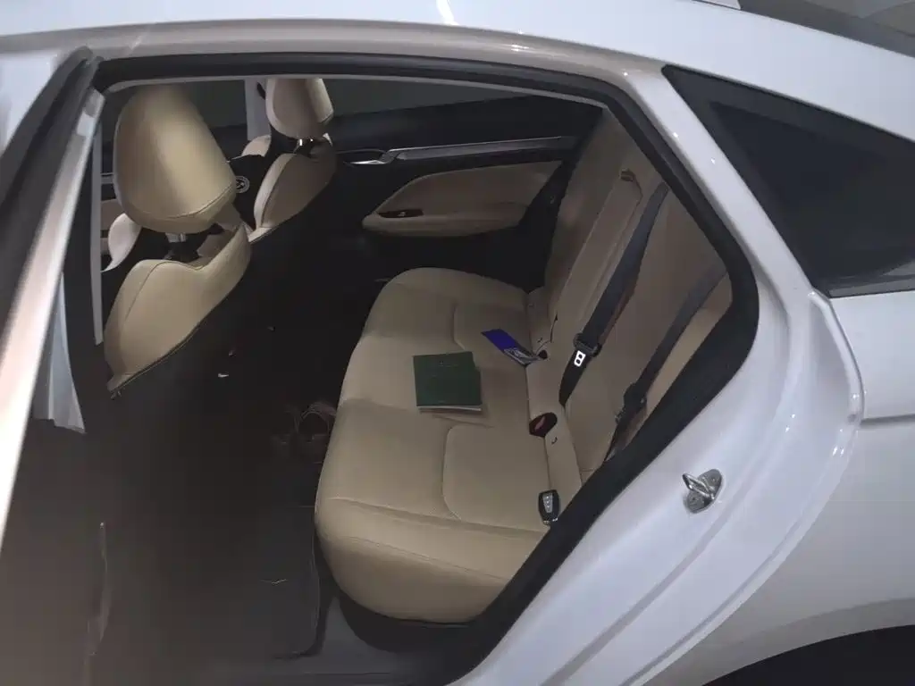 Geely Emgrand L Hip 2025 — фото 18