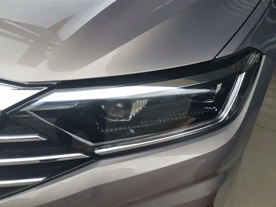 Volkswagen Sagitar 2019