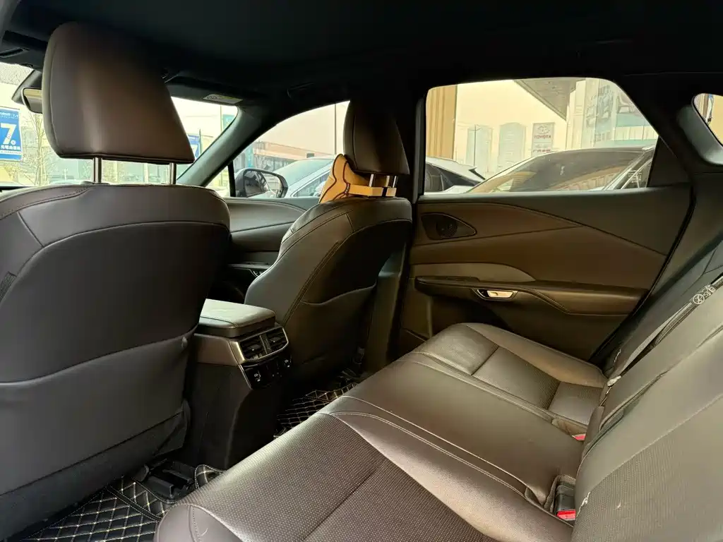Lexus RX 2023