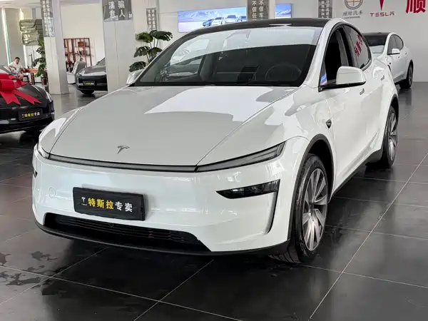 Tesla Model Y 2025
