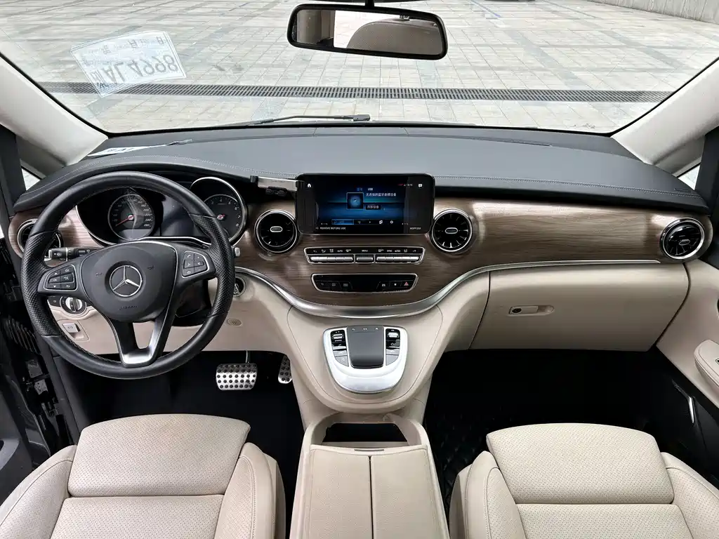 Mercedes-Benz V-Class 2023 — фото 12
