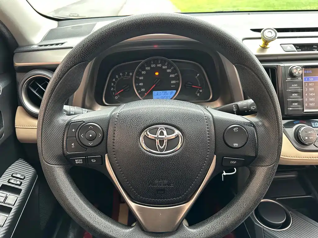 Toyota RAV4 2015 — фото 12