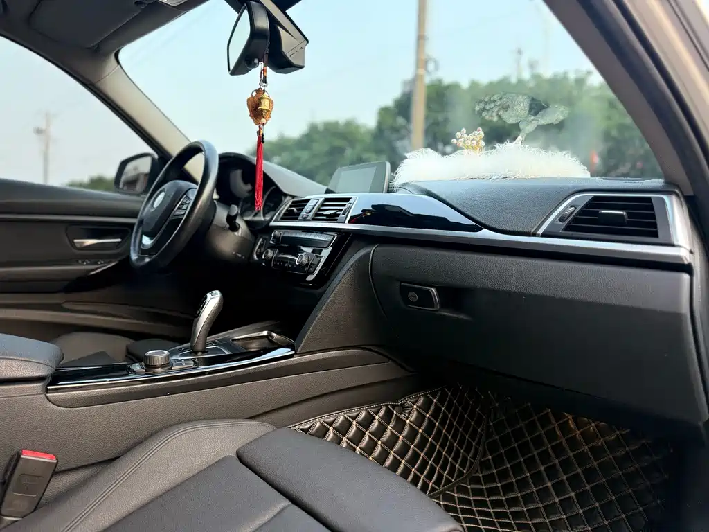 BMW 3 Series 2017 — фото 19