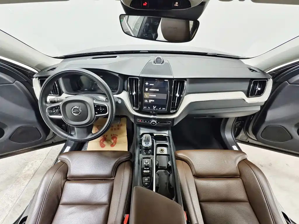 Volvo XC60 Plug-In Hybrid 2020 — фото 9