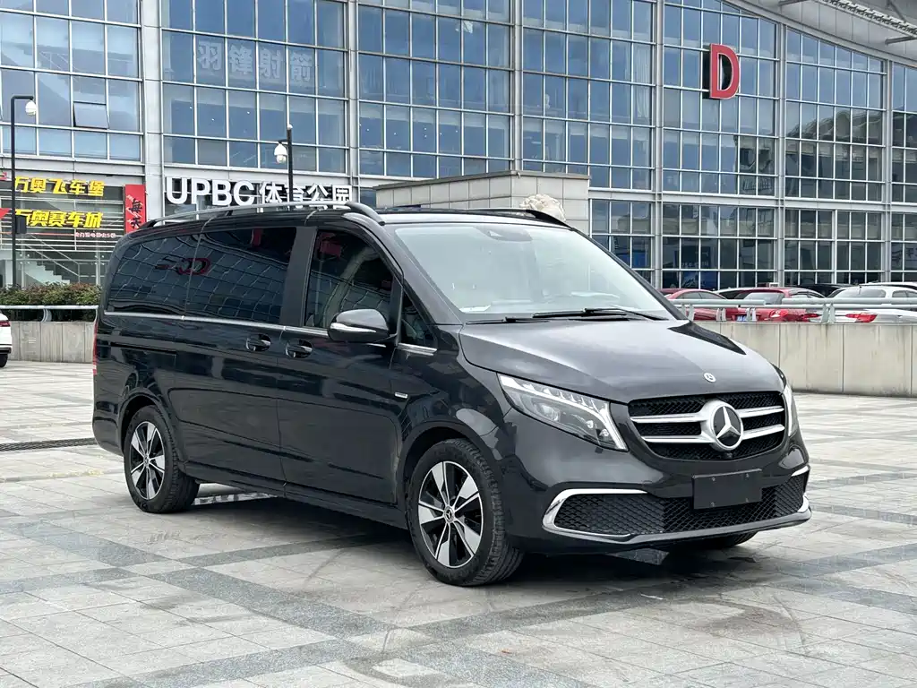 Mercedes-Benz V-Class 2023 — фото 2