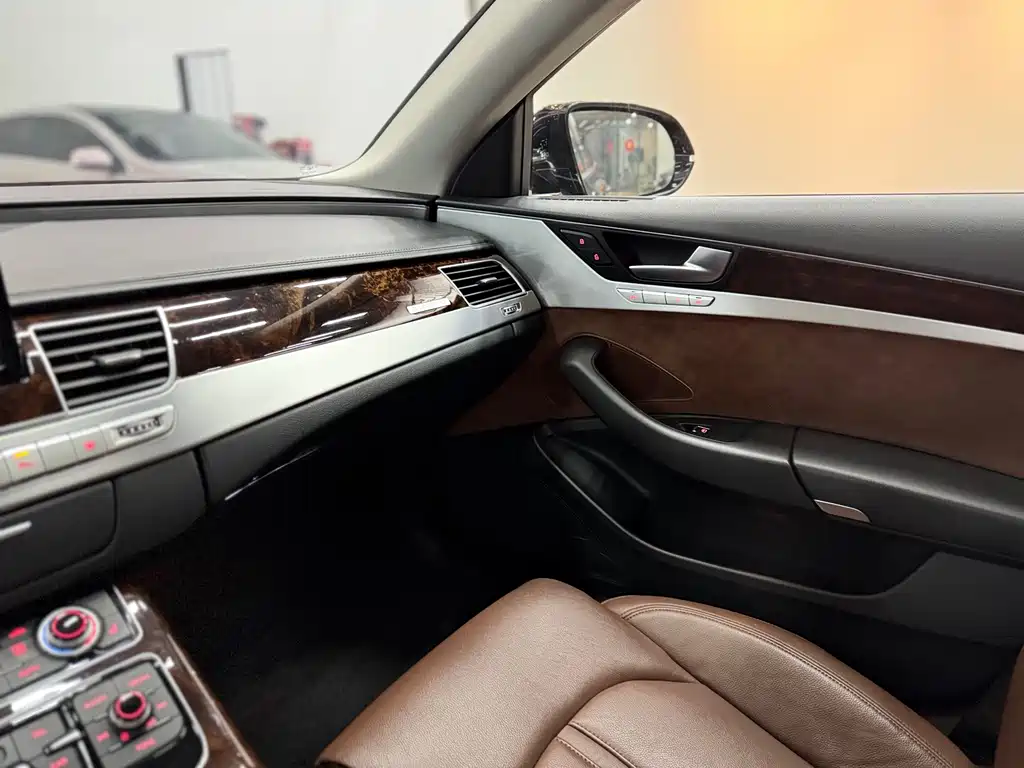 Audi A8 2017 — фото 14