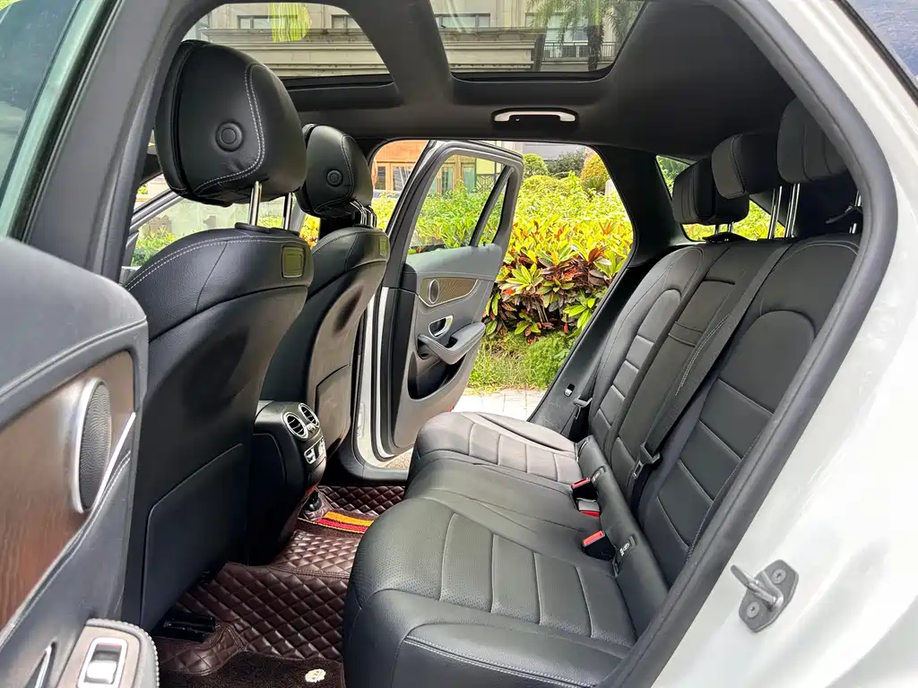 Mercedes-Benz GLC 2018 — фото 16