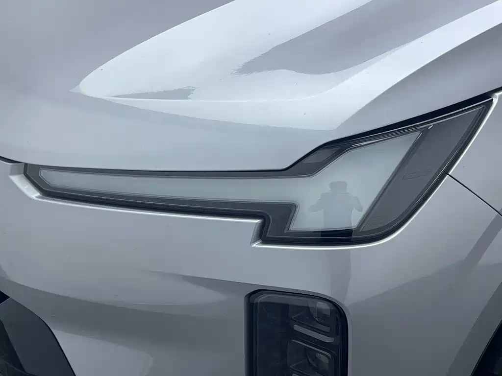 Volvo XC70 Plug-In Hybrid 2025 — фото 11