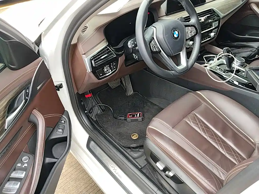 BMW 5 Series New Energy 2020 — фото 16