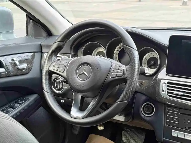 Mercedes-Benz CLS 2015 — фото 15