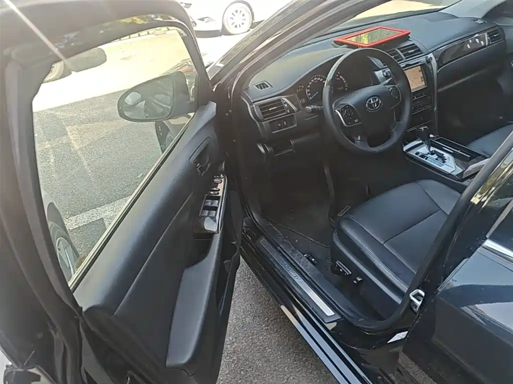 Toyota Camry 2016 — фото 16