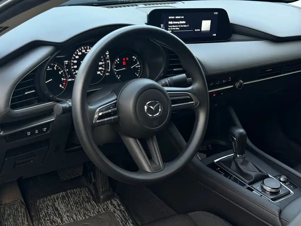 Mazda 3 Axela 2023 — фото 15