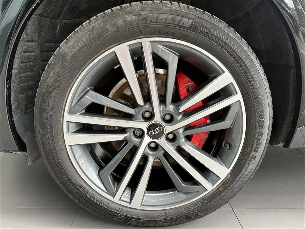 Audi Q5L 2023 — фото 14