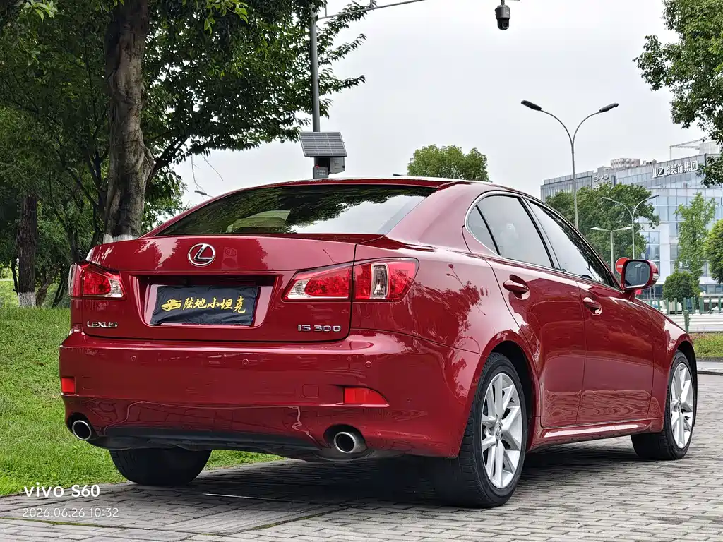 Lexus IS 2012