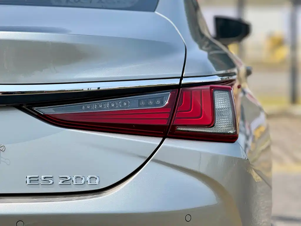 Lexus ES 2021 — фото 19