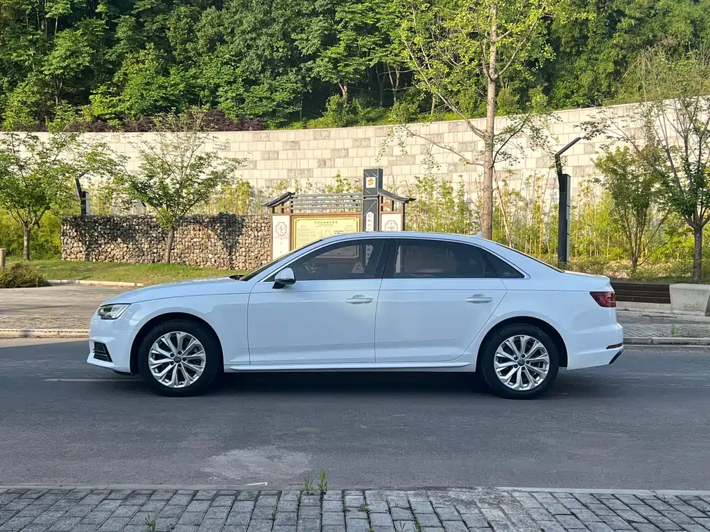 Audi A4L 2019 — фото 3