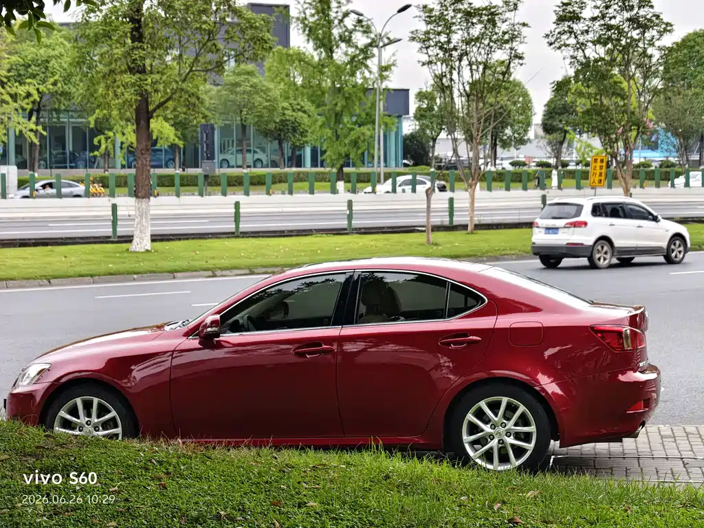 Lexus IS 2012