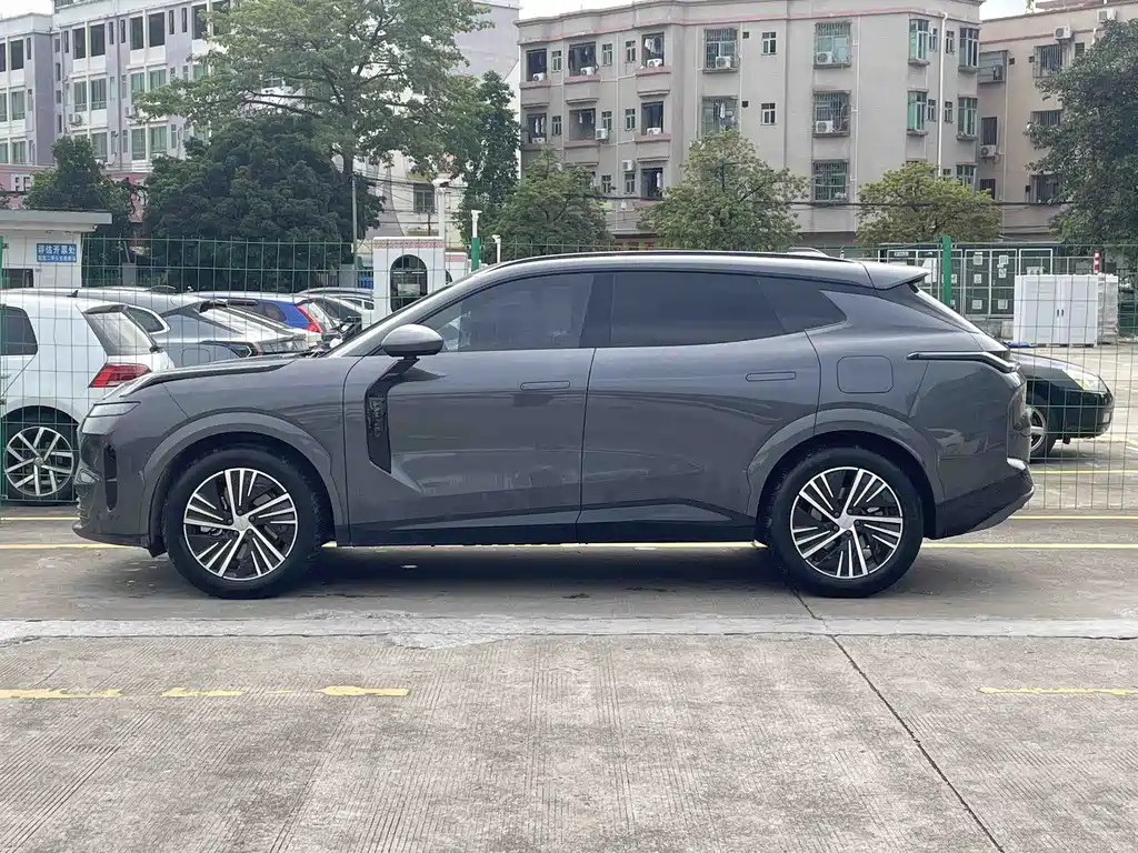 Lynk & Co 08 EM-P 2024 — фото 3
