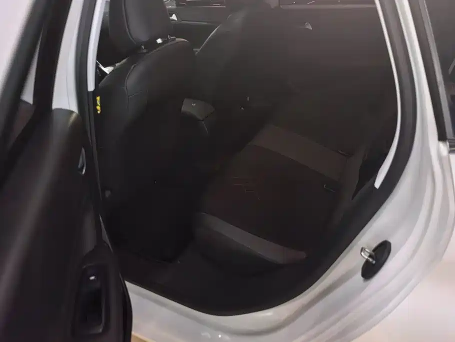 Peugeot 308 2017 — фото 11