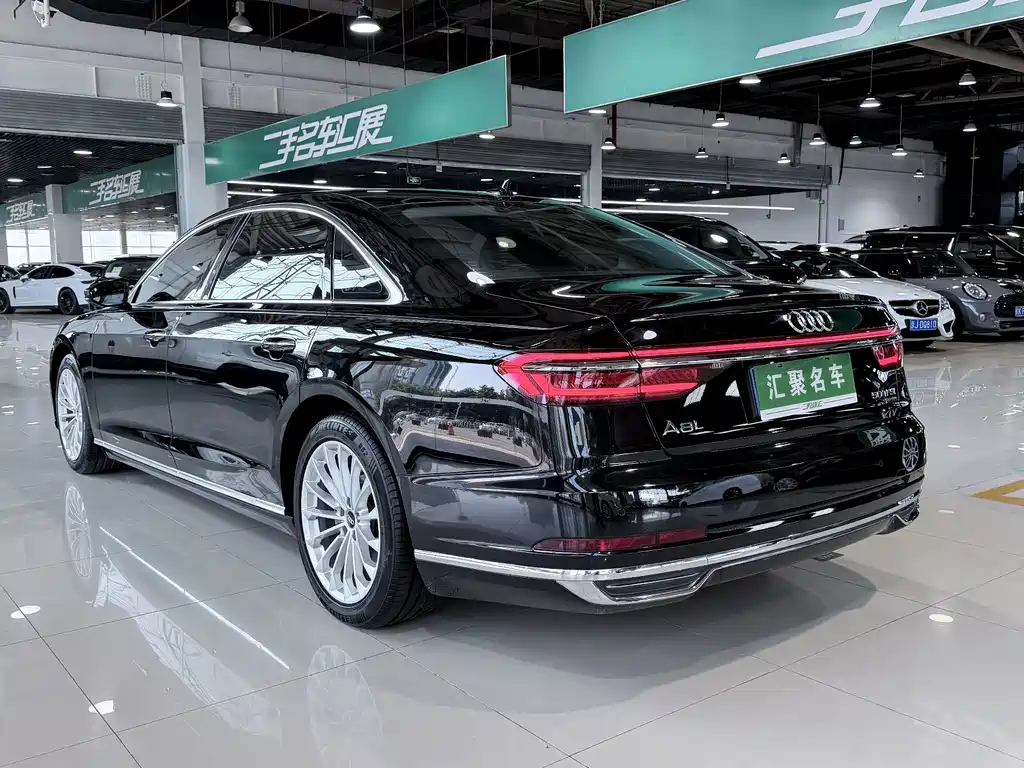 Audi A8 2021 — фото 20