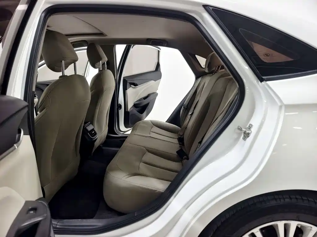 Buick Excelle 2015 — фото 13