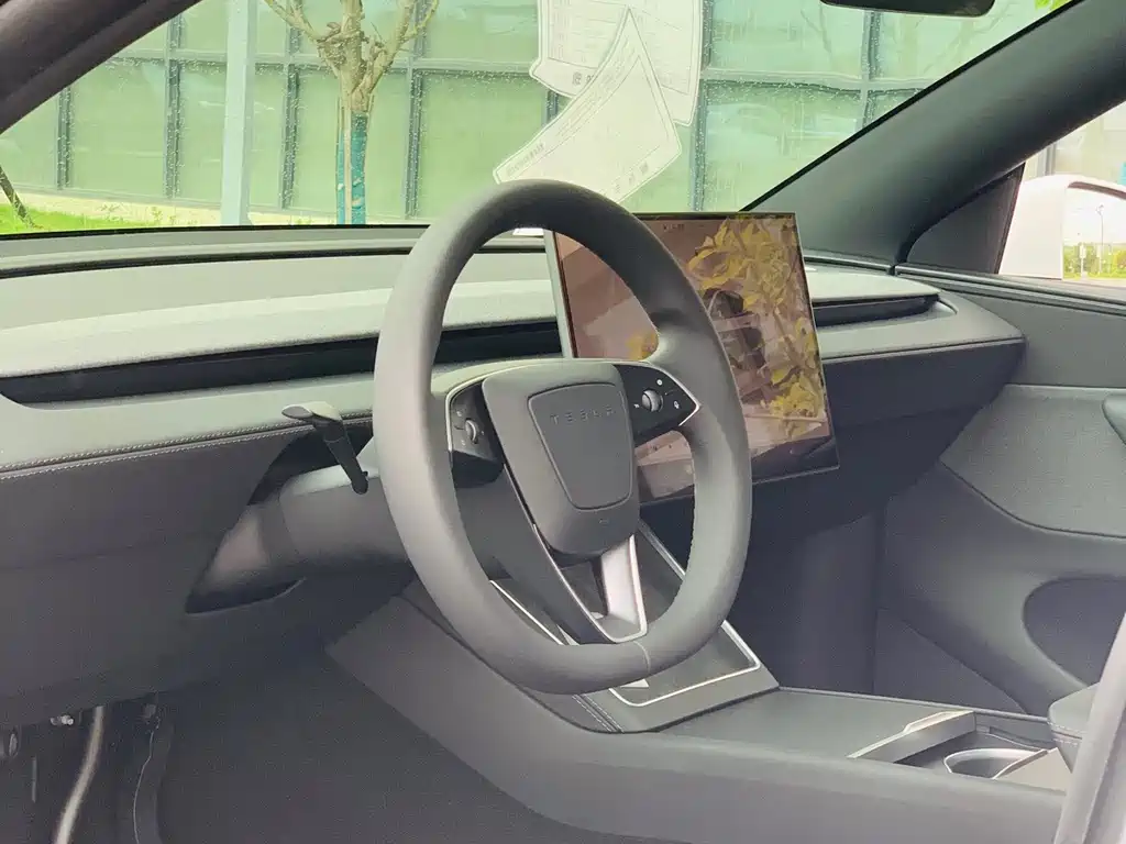 Tesla Model Y 2026 — фото 12