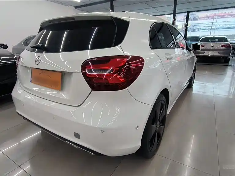 Mercedes-Benz A-Class 2017 — фото 11