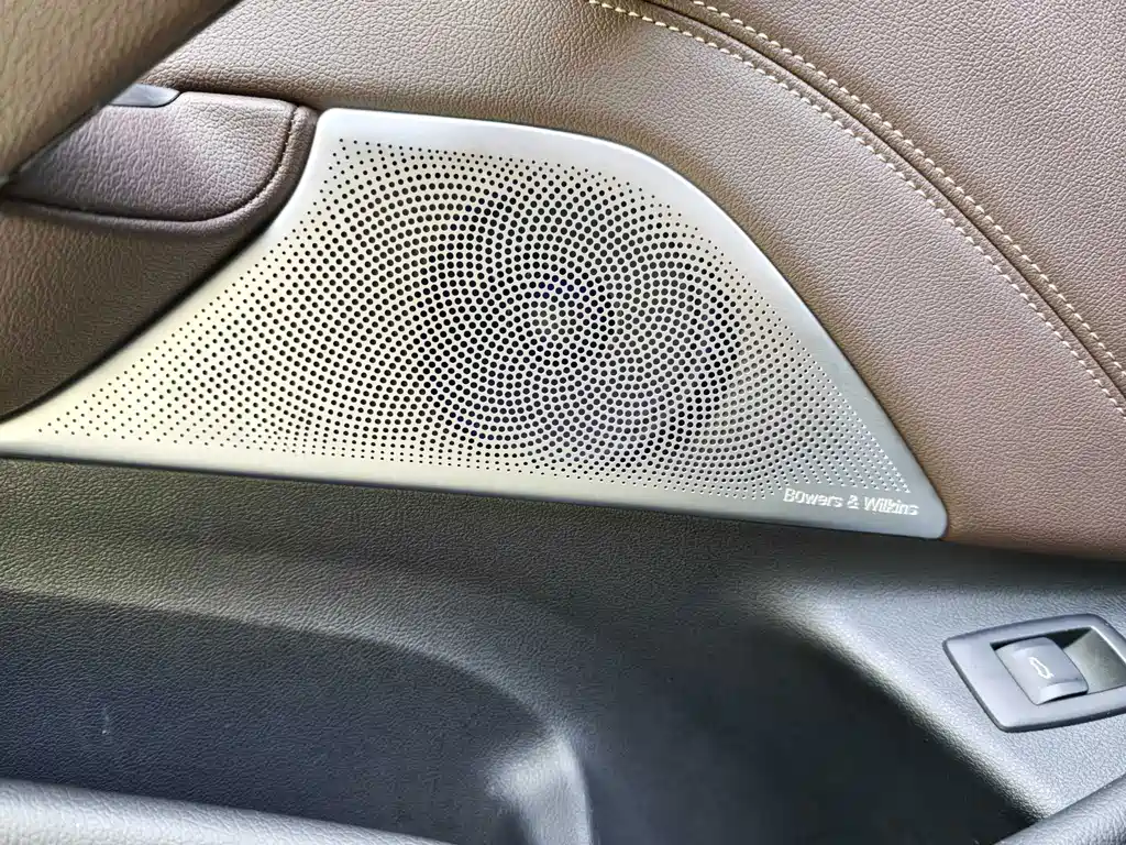 BMW 5 Series 2023 — фото 11