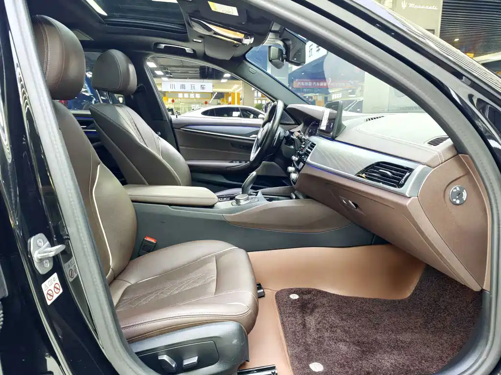 BMW 5 Series 2023 — фото 12