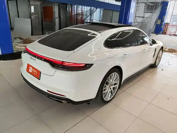 Porsche Panamera 2022
