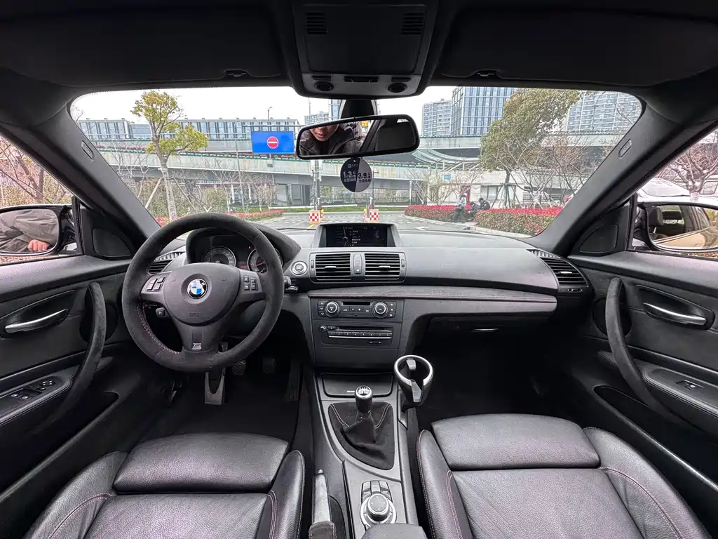 BMW 1 Series M 2012 — фото 12