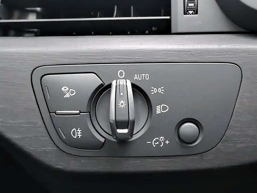 Audi A4L 2024 — фото 21