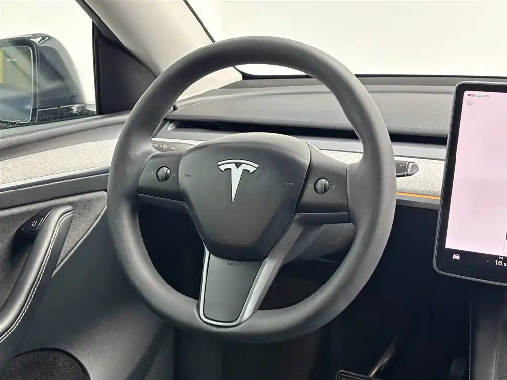 Tesla Model Y 2024 — фото 22