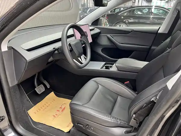 Tesla Model Y 2025