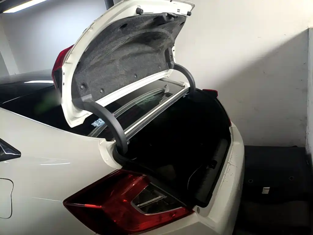 Honda Civic 2020 — фото 19