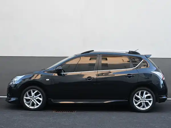 Nissan Tiida 2012