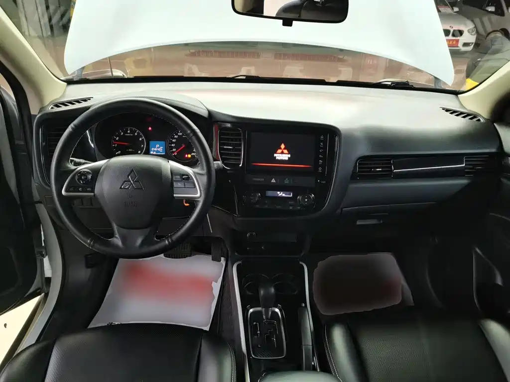 Mitsubishi Outlander 2021 — фото 10