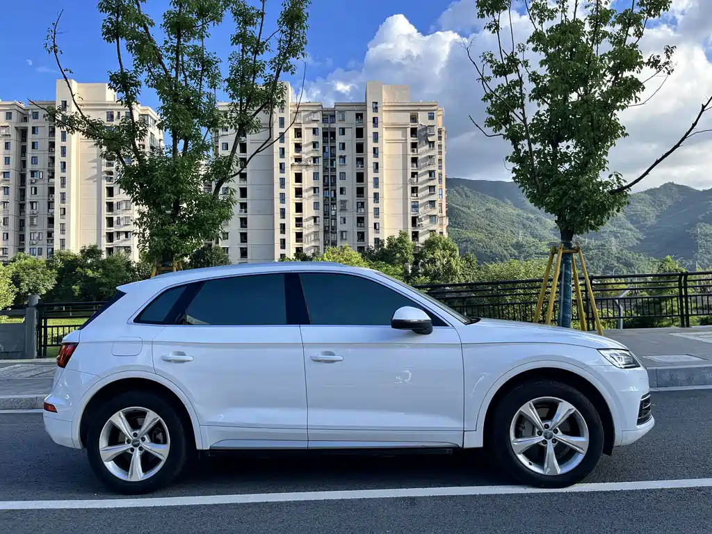 Audi Q5L 2019 — фото 12