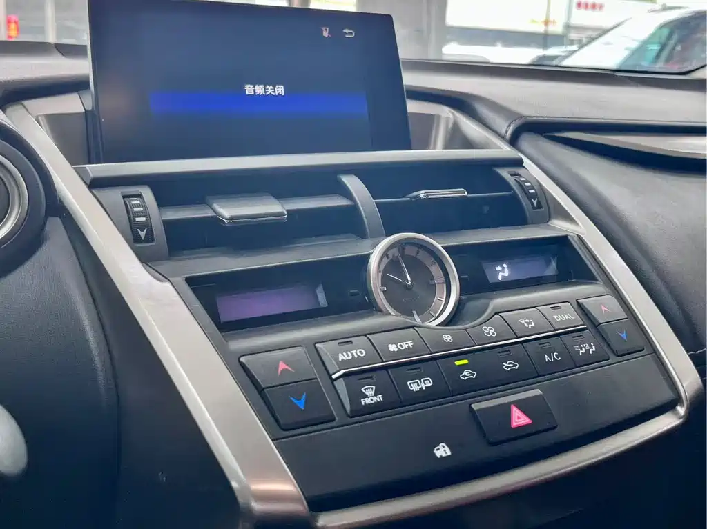 Lexus NX 2017 — фото 12