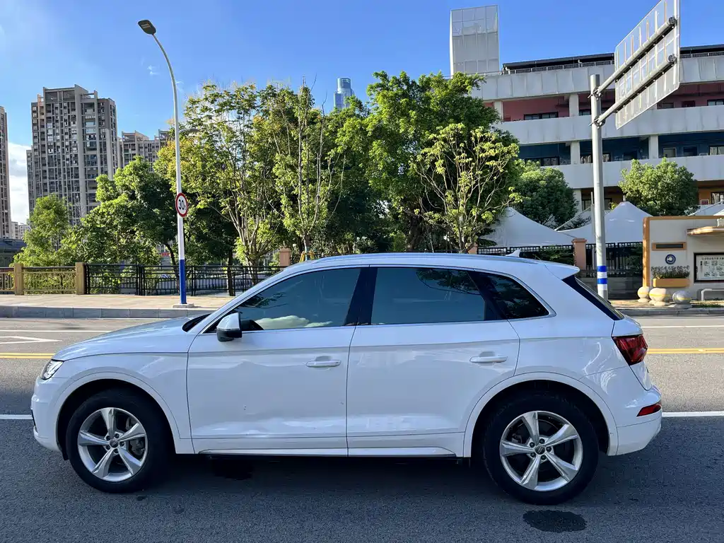 Audi Q5L 2019 — фото 13
