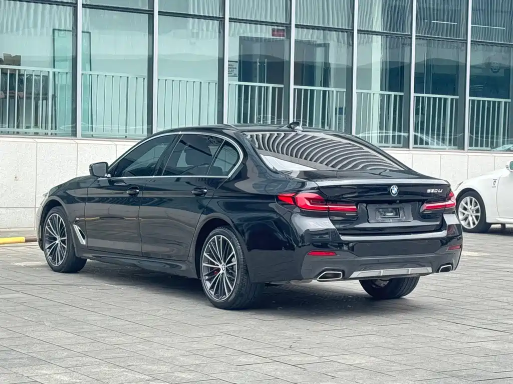 BMW 5 Series 2021 — фото 19