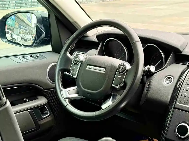 Land Rover Discovery 2017 — фото 15
