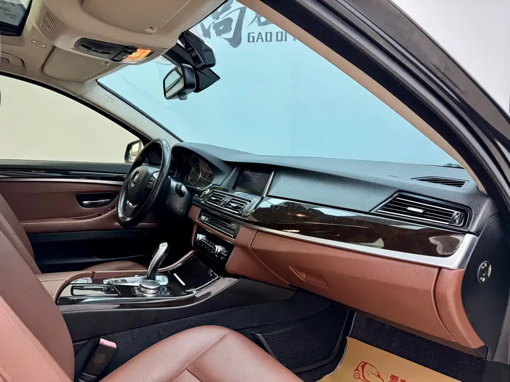 BMW 5 Series 2015 — фото 14