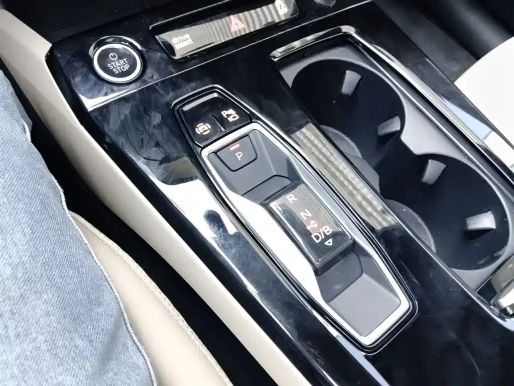 Audi Q6L e-tron 2025 — фото 14