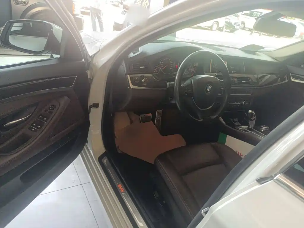 BMW 5 Series 2016 — фото 12